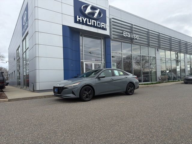 Certified 2022 Hyundai Elantra SEL w/ Convenience Package image 3