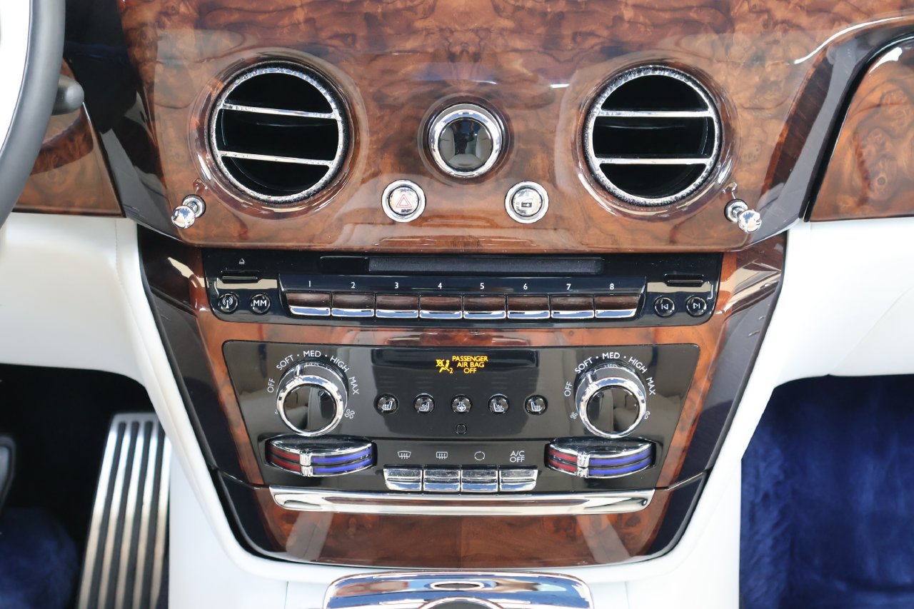 Certified 2023 Rolls-Royce Phantom Extended Wheelbase w/ Leather Finishing Pack RWD image 29