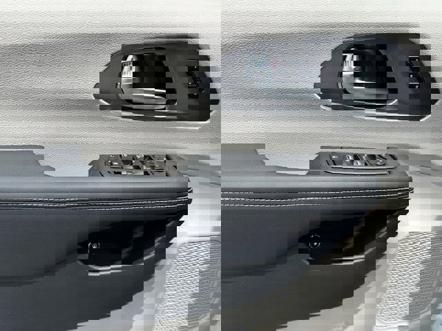 New 2023 Chrysler Pacifica Touring-L image 12