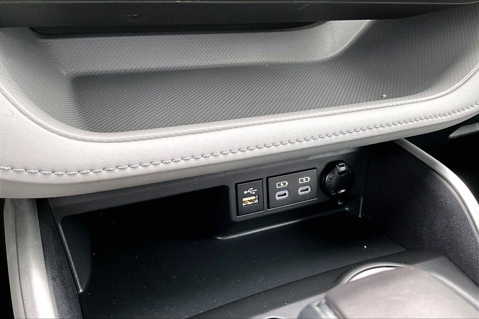 Used 2023 Toyota Highlander LE AWD/4WD image 31