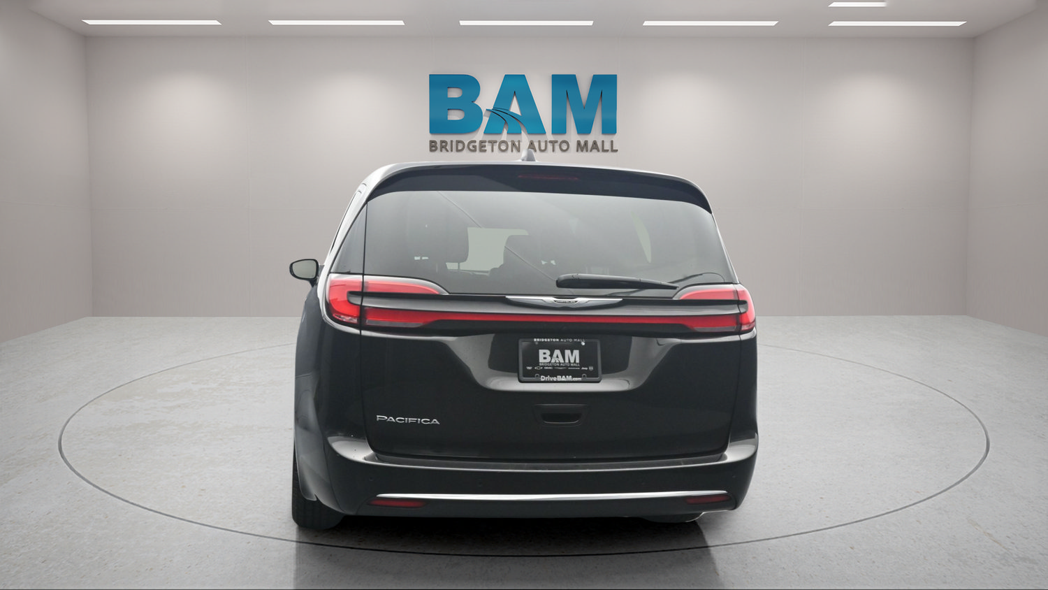Used 2024 Chrysler Pacifica Touring-L FWD image 5