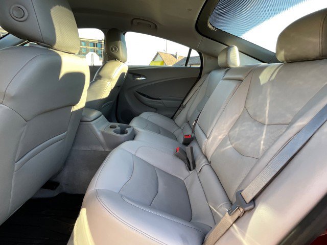 Used 2017 Chevrolet Volt LT w/ Comfort Package image 18