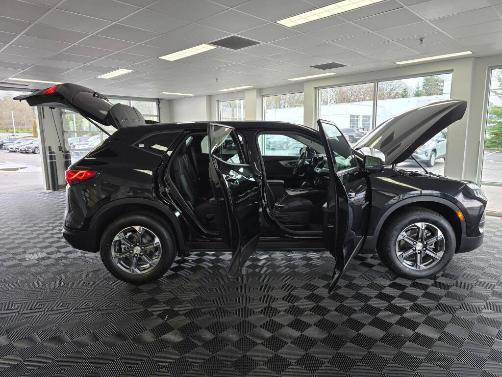 Used 2025 Chevrolet Blazer LT image 18