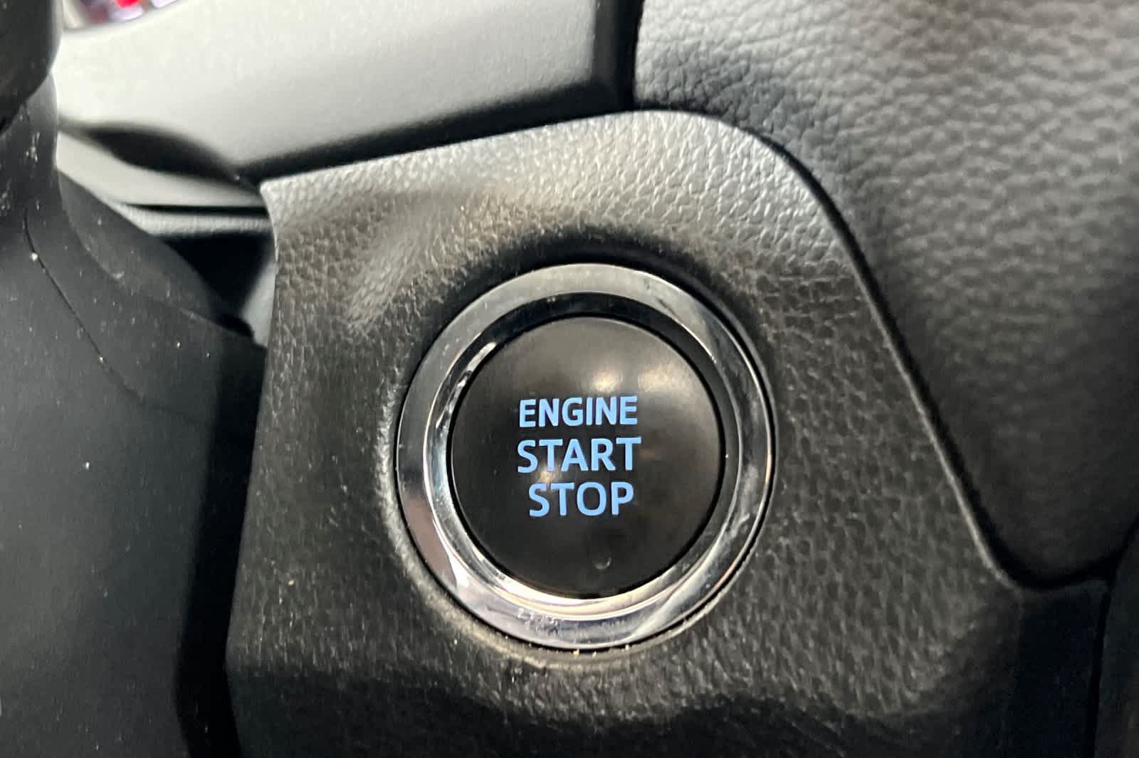 Used 2021 Toyota RAV4 XLE w/ Convenience Package FWD image 24