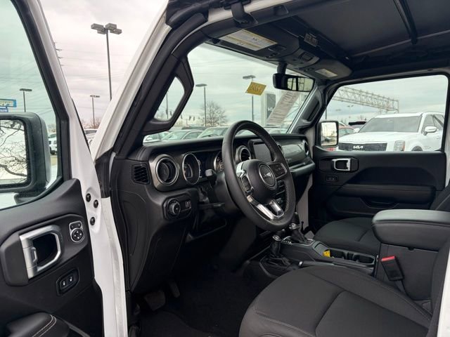 Used 2023 Jeep Wrangler Sahara image 8