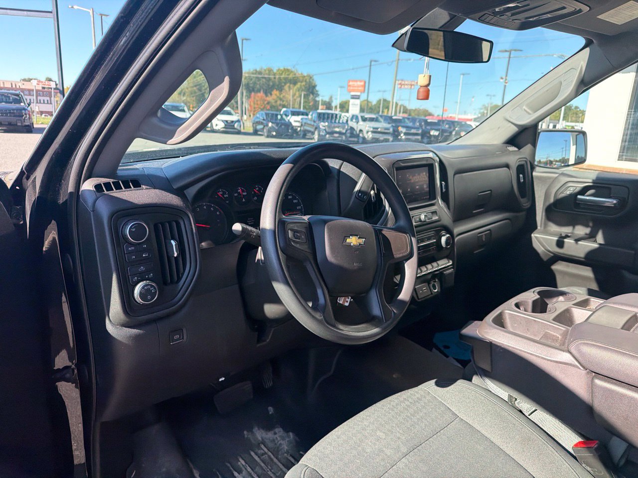 Used 2022 Chevrolet Silverado 1500 Custom AWD/4WD image 3