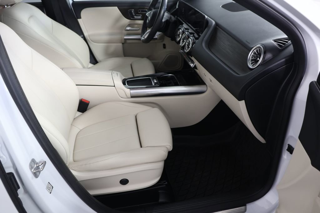 Used 2024 Mercedes-Benz GLA 250 4MATIC w/ Winter Heating Package image 23