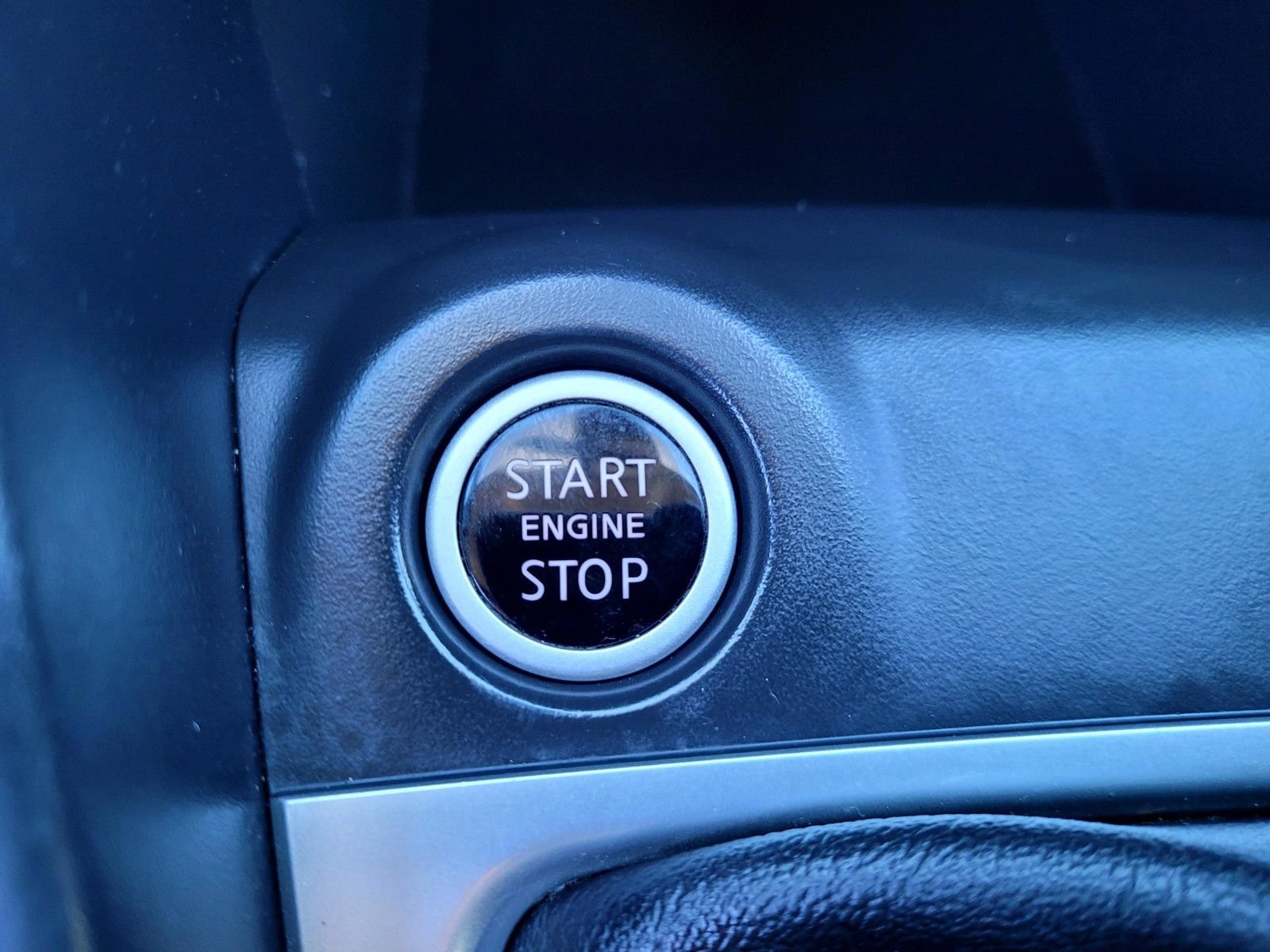 Used 2020 Nissan Versa S FWD image 26