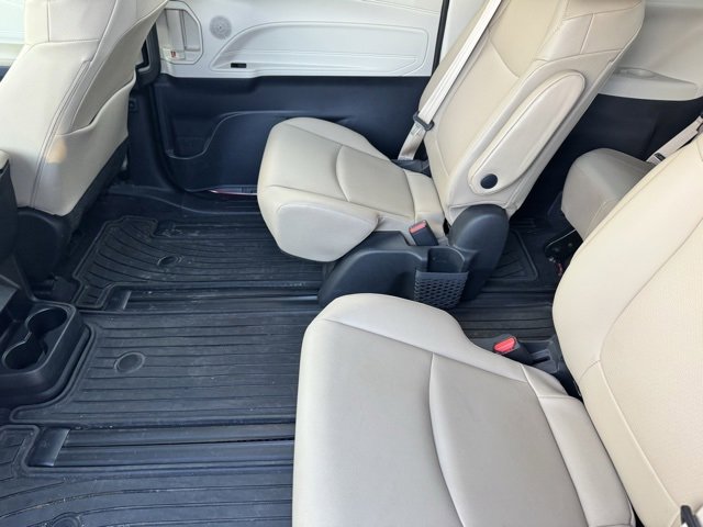Certified 2021 Toyota Sienna XLE image 7