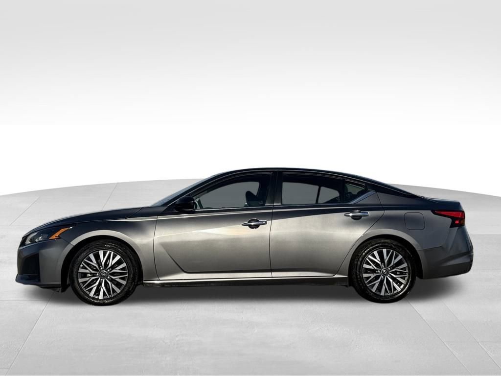 Used 2024 Nissan Altima 2.5 SV image 6