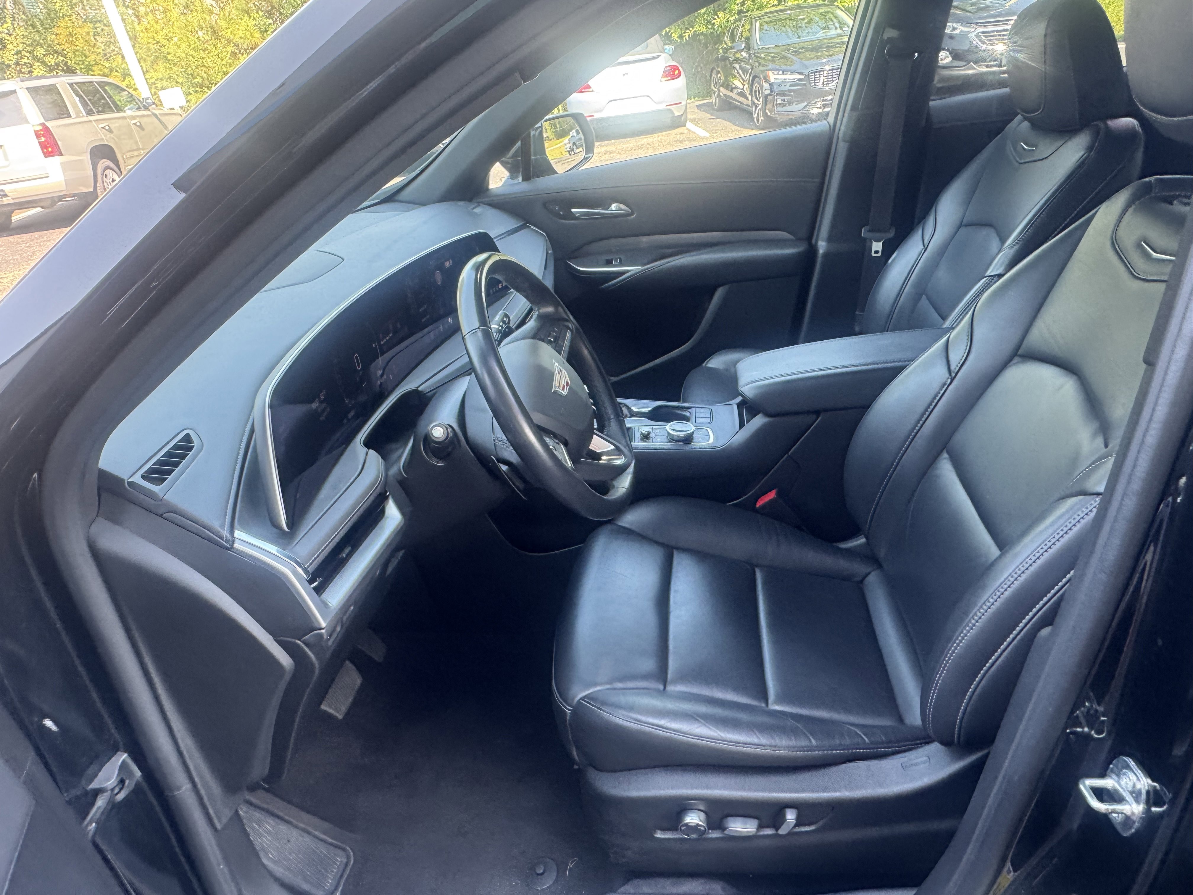 Used 2024 Cadillac XT4 Premium Luxury FWD image 12