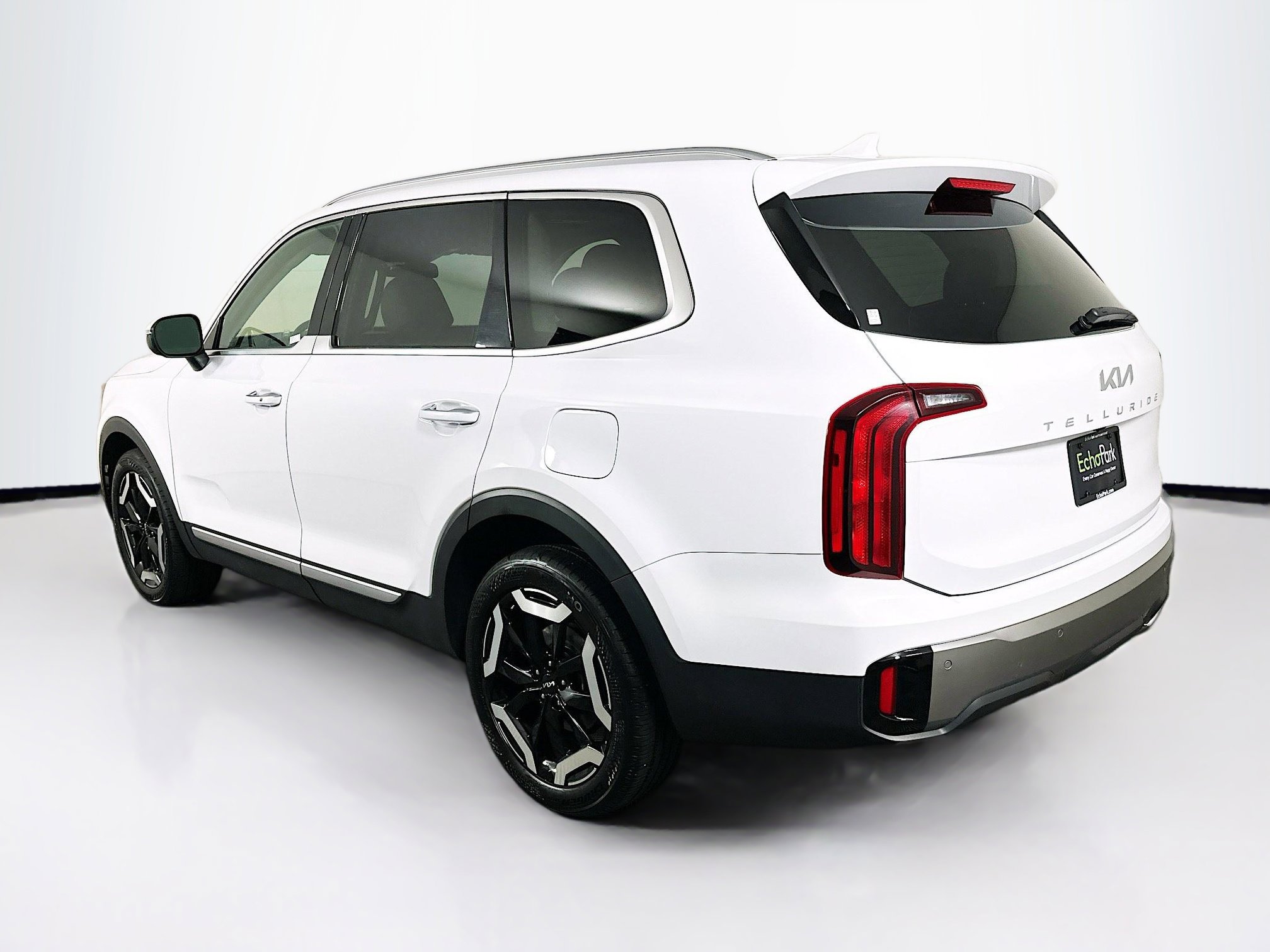 Used 2025 Kia Telluride S FWD image 5