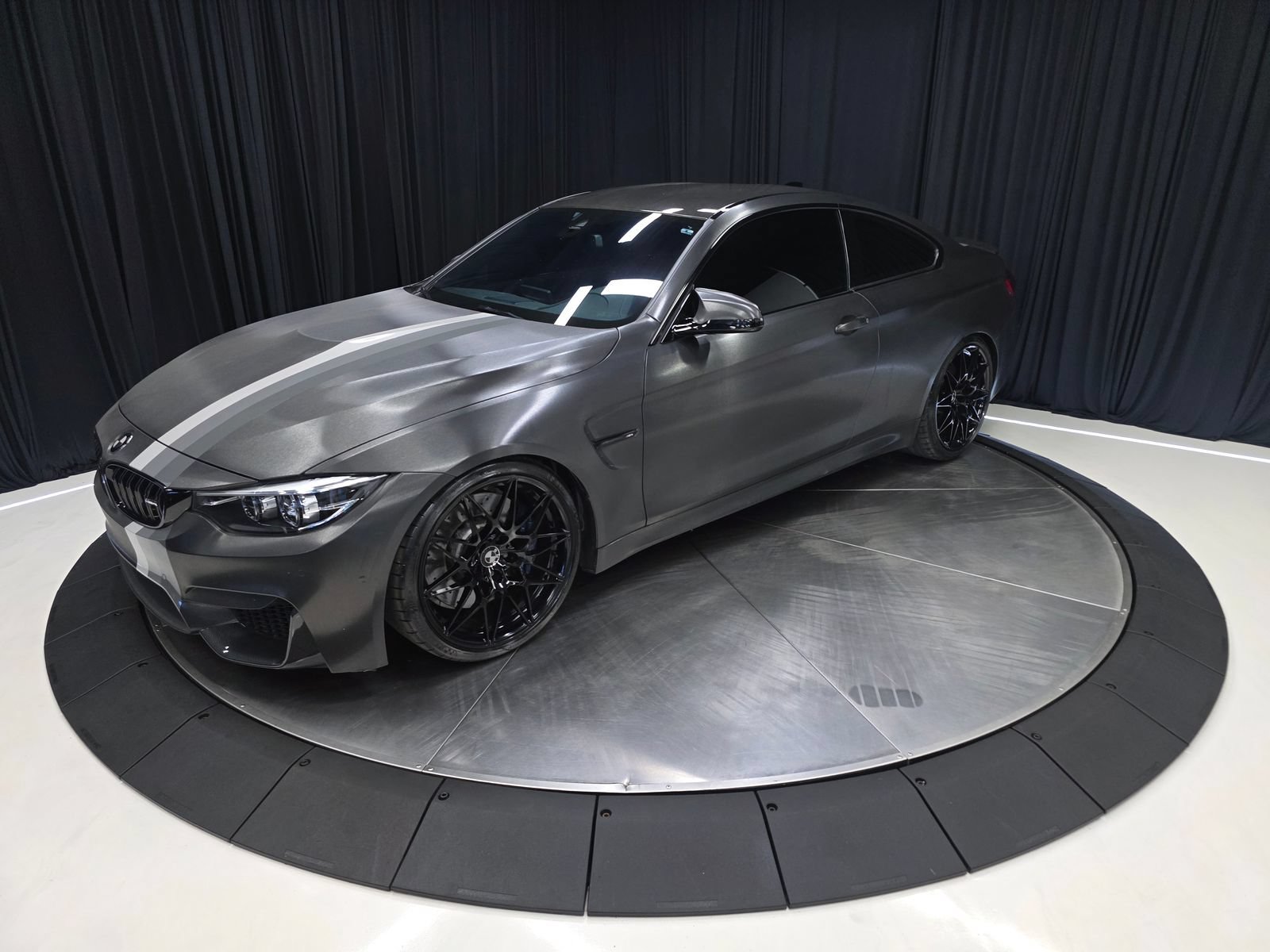 Used 2019 BMW M4 Coupe w/ Competition Package RWD image 9