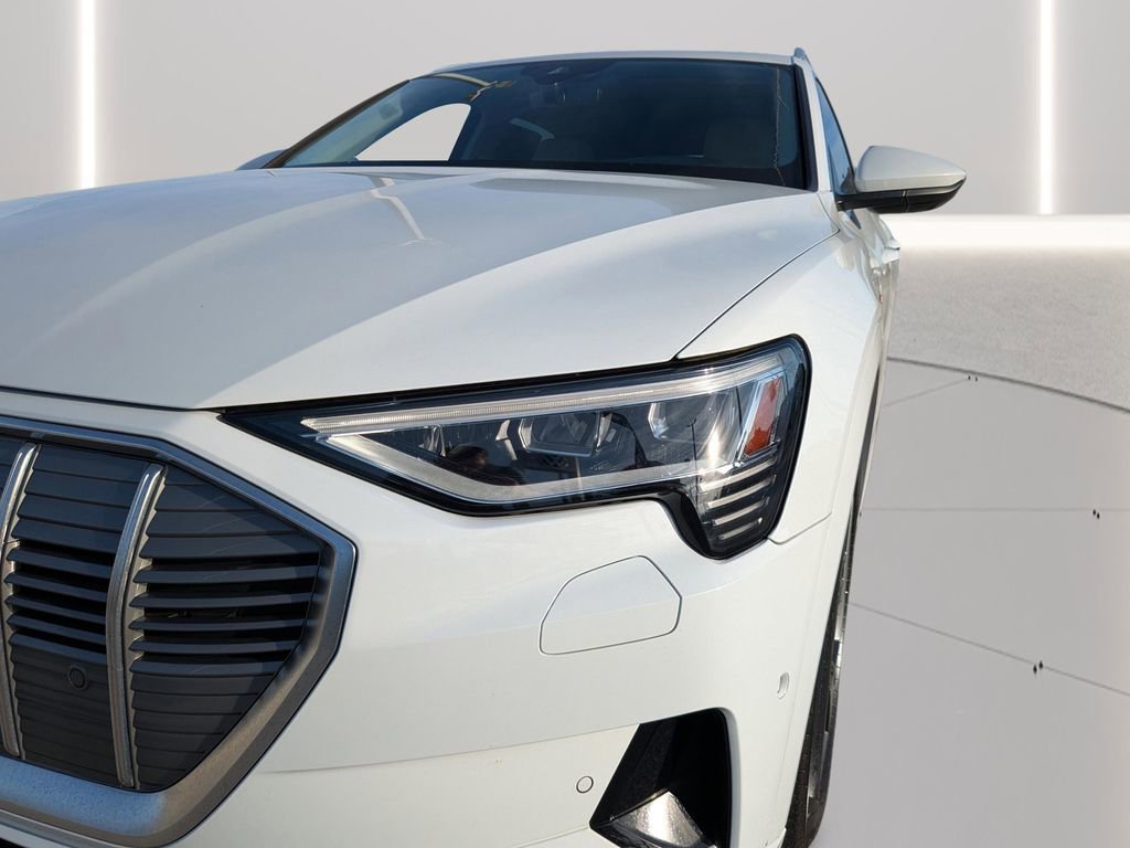 Used 2022 Audi e-tron Premium Plus w/ Premium Plus Package image 8