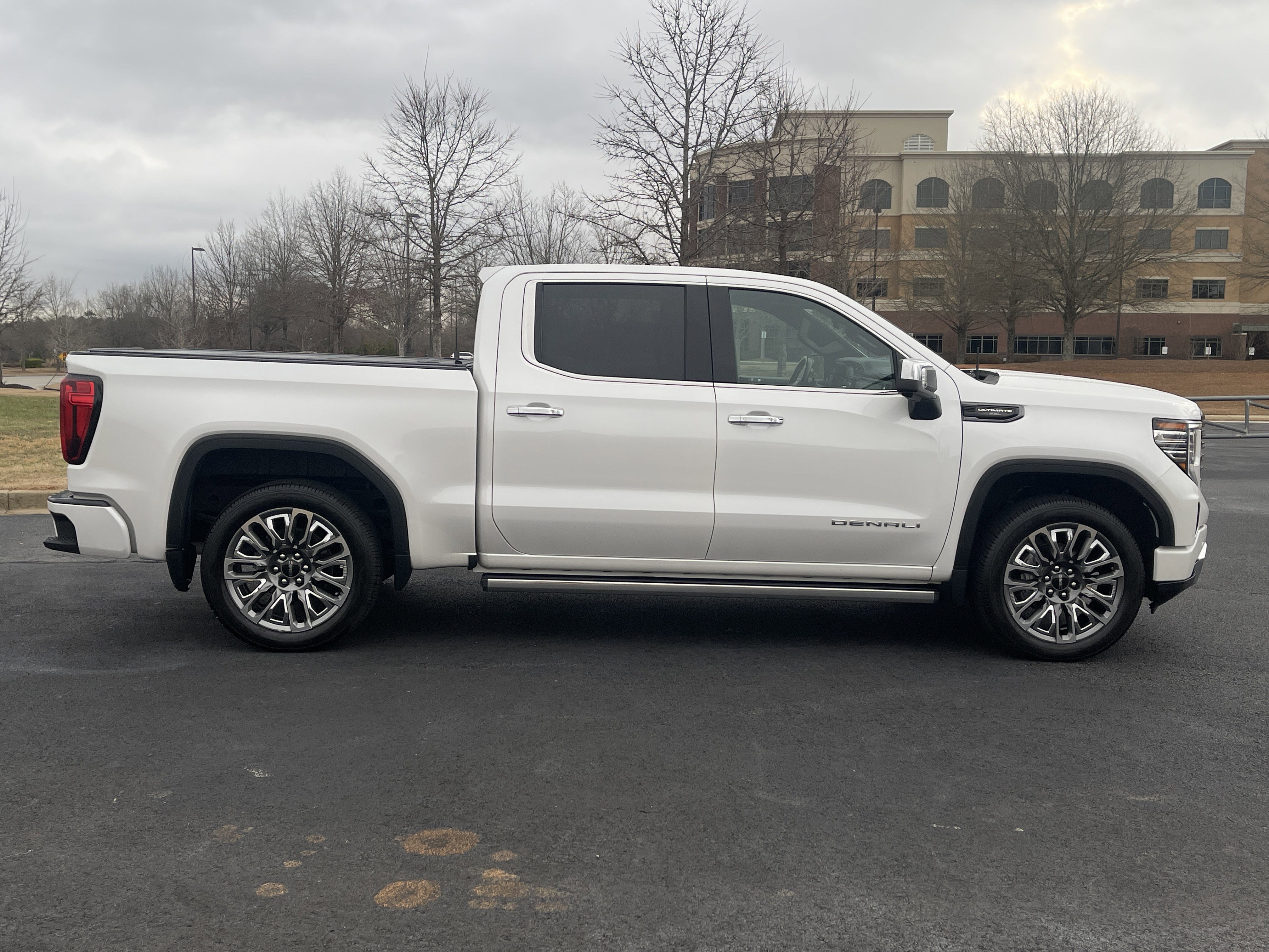 Used 2024 GMC Sierra 1500 Denali Ultimate image 10