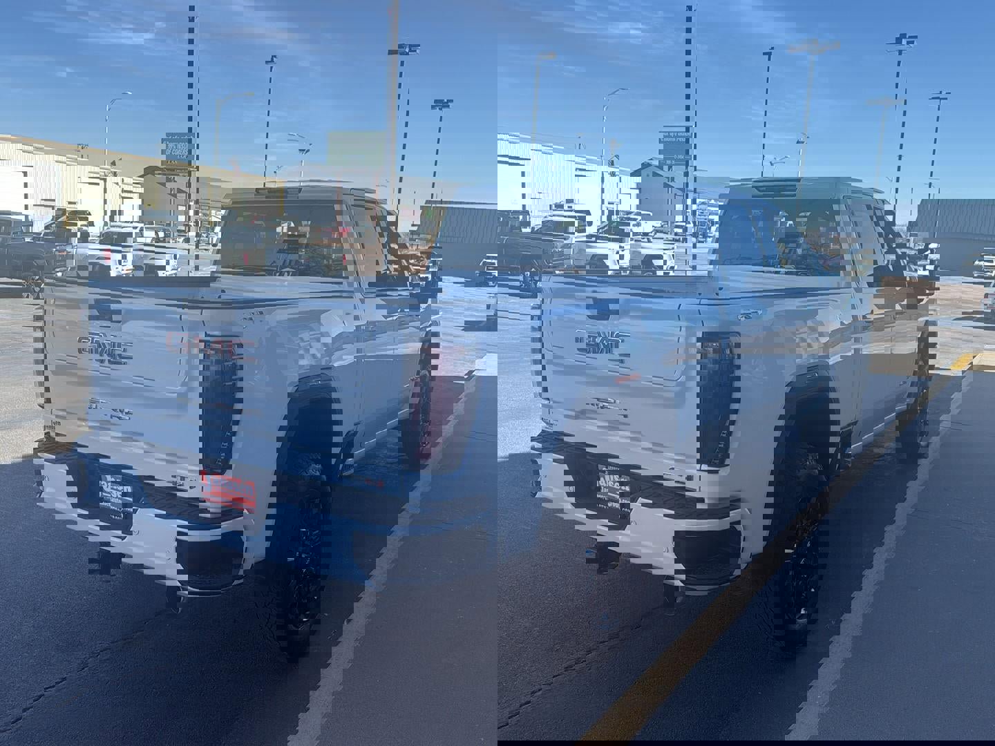 Used 2025 GMC Sierra 2500 AT4 image 5