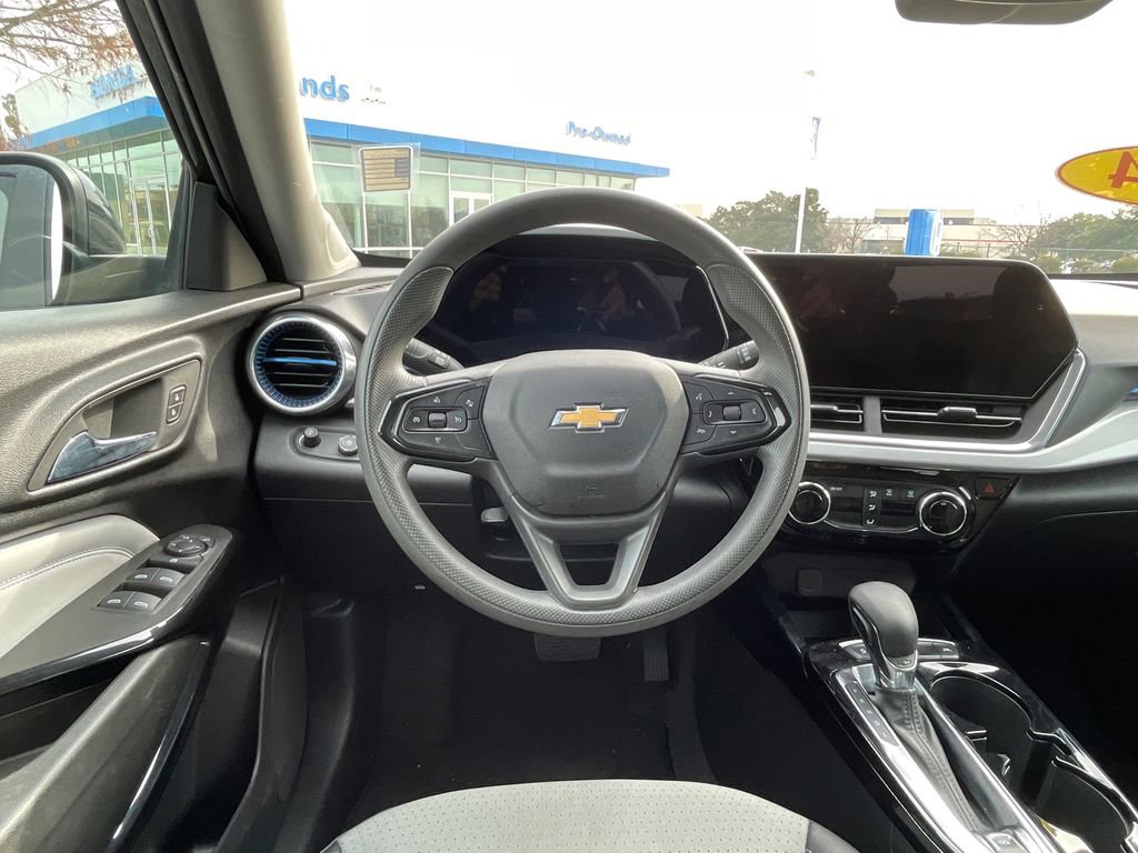 Used 2024 Chevrolet Trax LT image 24