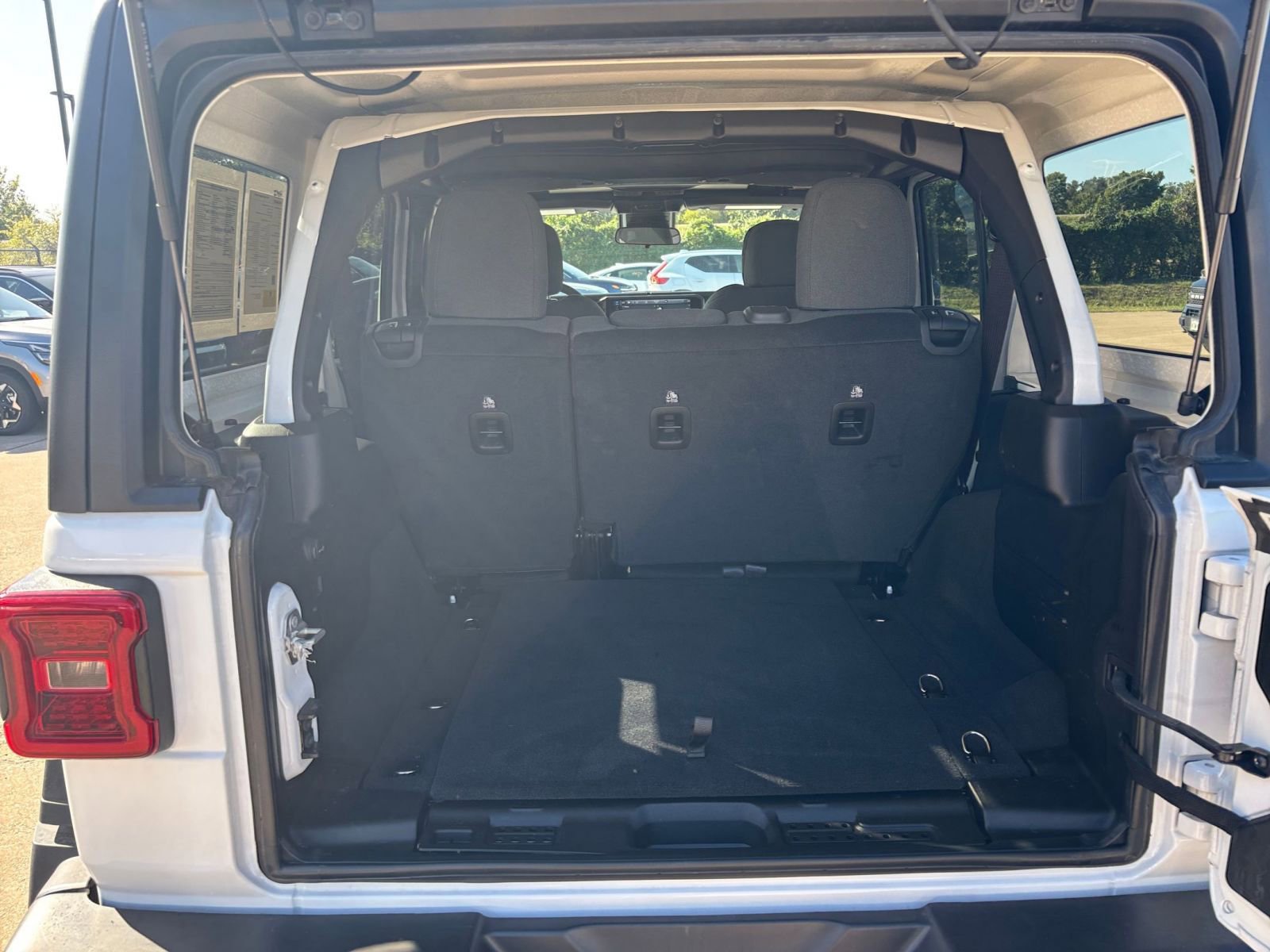 Used 2025 Jeep Wrangler Unlimited Rubicon image 30