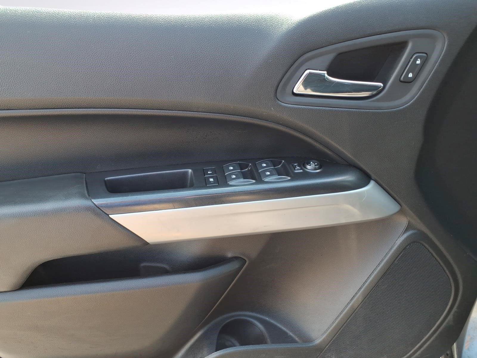 Used 2021 Chevrolet Colorado LT w/ Safety Package RWD image 16