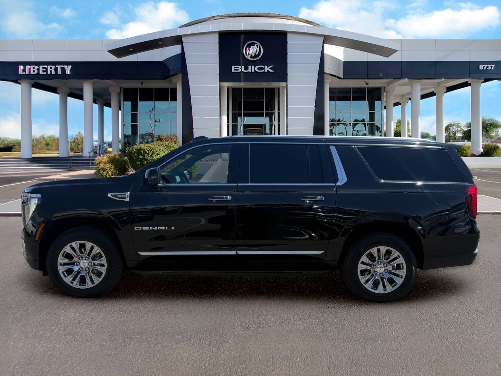 Used 2025 GMC Yukon XL Denali AWD/4WD image 7