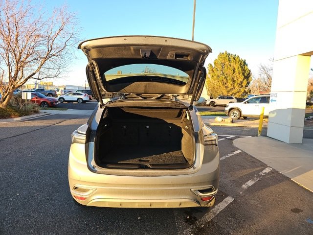 Used 2023 Buick Envision Avenir image 7