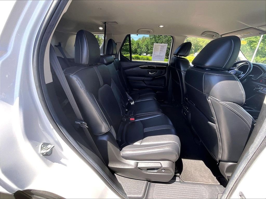 Used 2025 Honda Pilot EX-L image 16