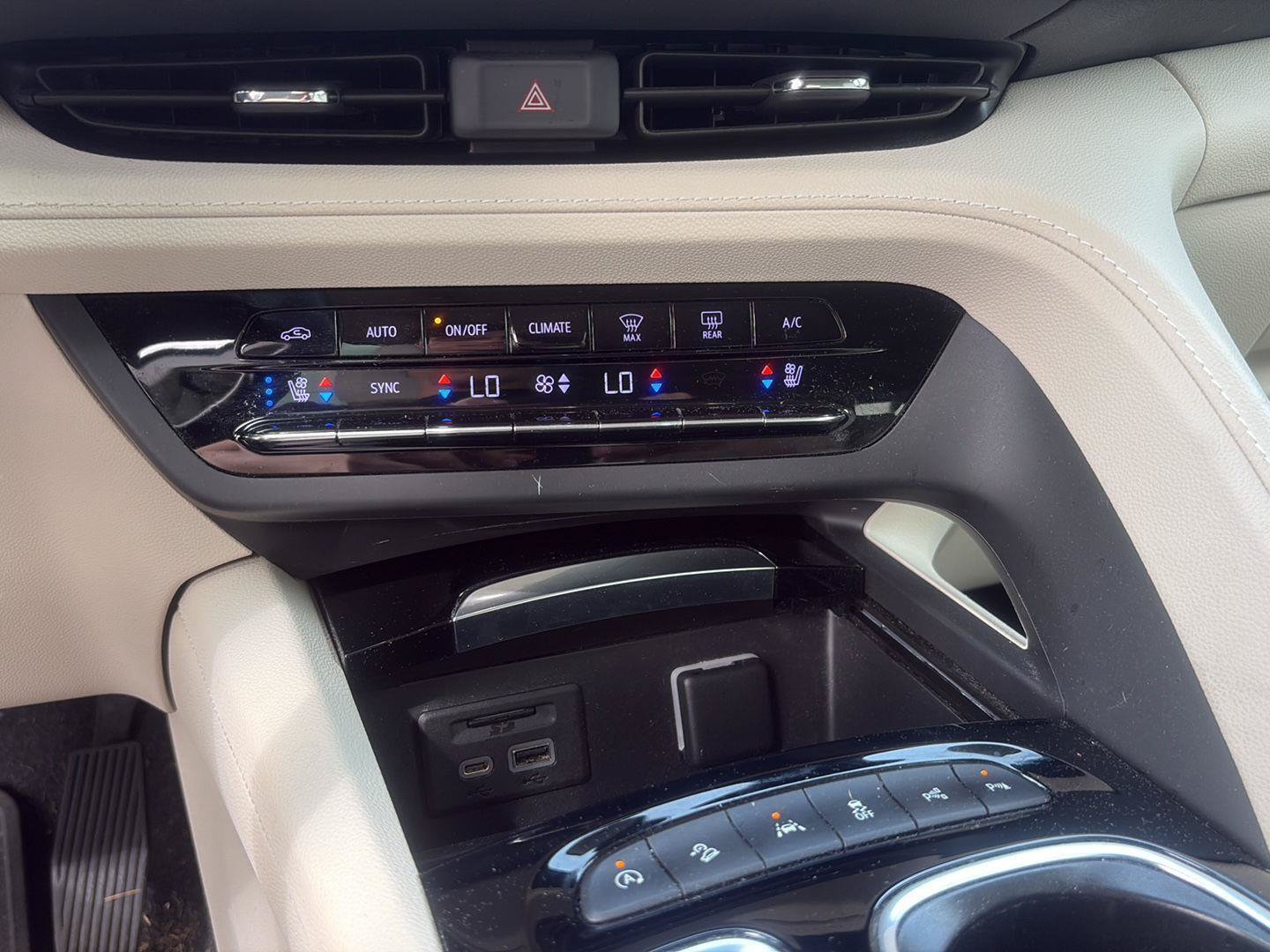 Used 2021 Buick Envision Avenir w/ Technology Package II AWD/4WD image 16