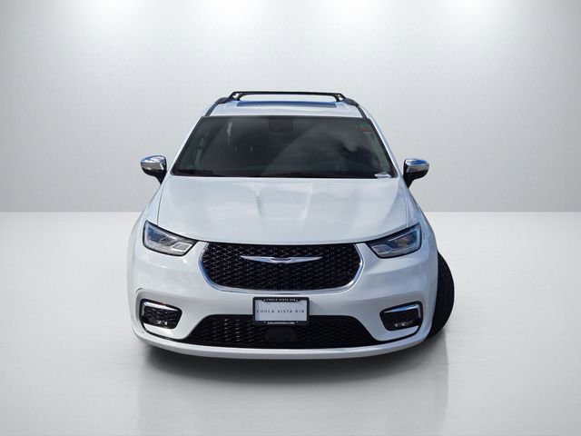 Used 2023 Chrysler Pacifica Limited image 2