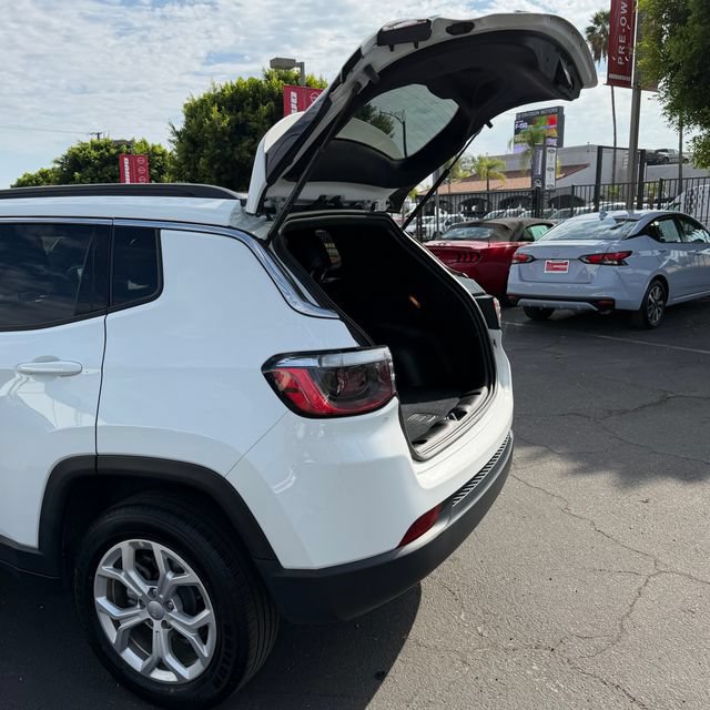 Used 2024 Jeep Compass Latitude AWD/4WD image 8