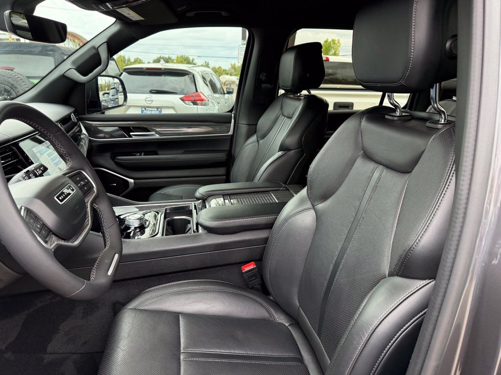 Used 2022 Jeep Wagoneer Series II AWD/4WD image 11