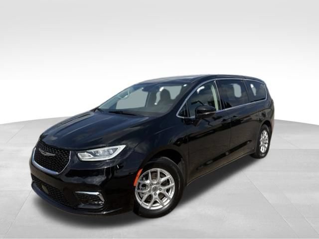 Used 2024 Chrysler Pacifica Touring-L FWD image 1