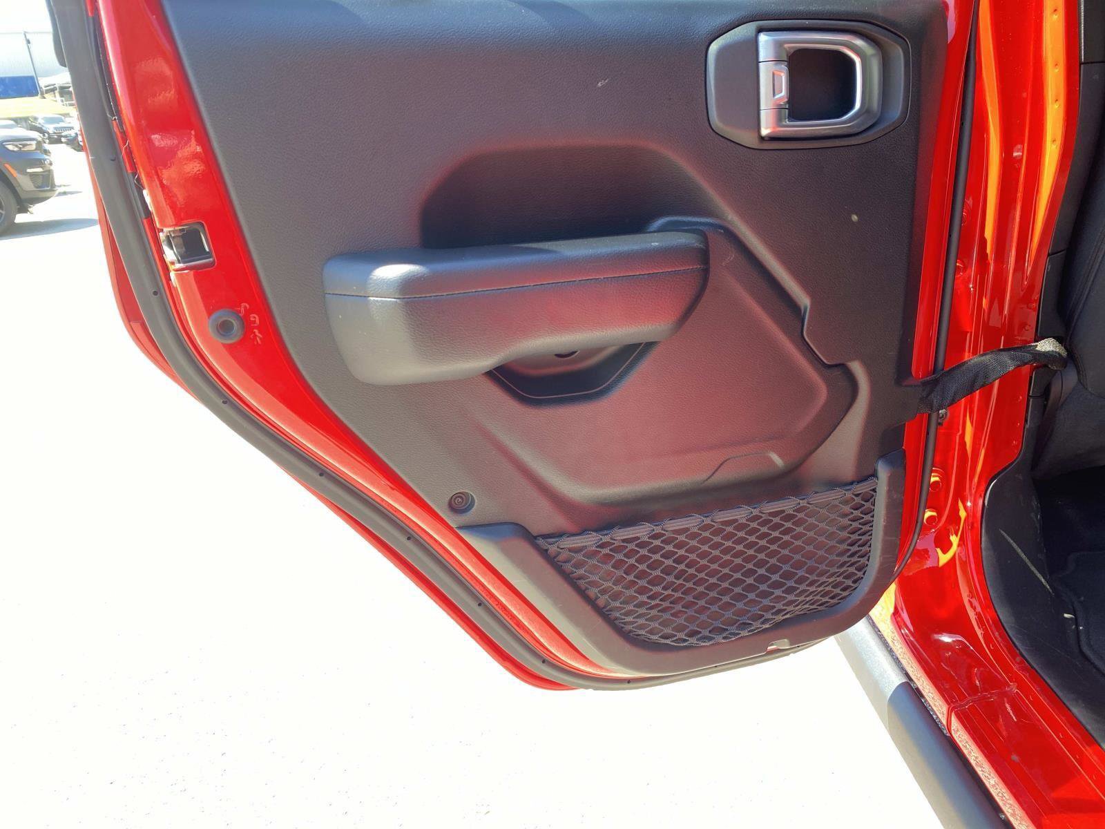 Used 2021 Jeep Gladiator Willys image 17