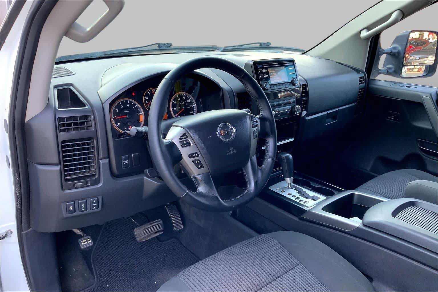 Used 2013 Nissan Titan SV w/ SV Premium Utility Pkg RWD image 17