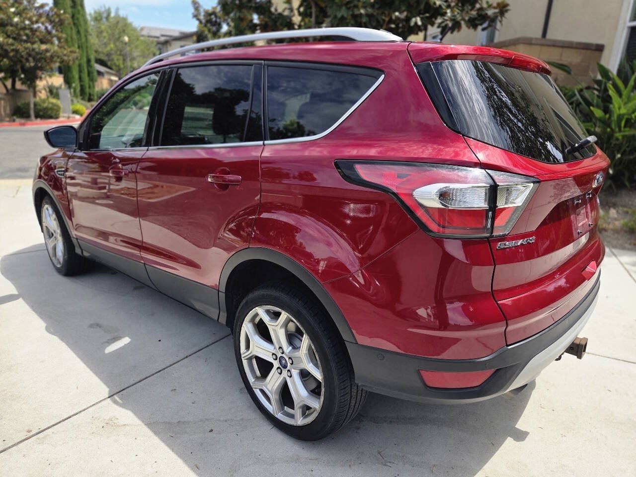 Used 2017 Ford Escape Titanium w/ Equipment Group 301A AWD/4WD image 15
