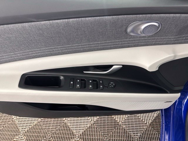 Certified 2025 Hyundai Elantra Limited FWD image 24