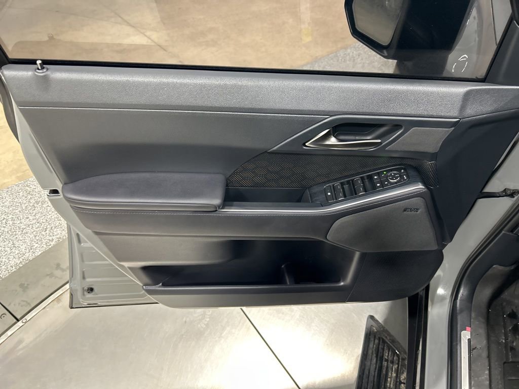 Used 2025 Lexus GX 550 image 13