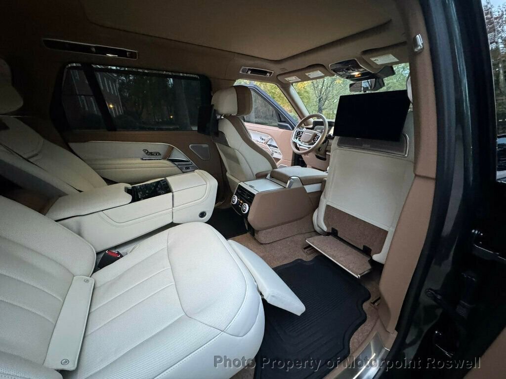 Used 2025 Land Rover Range Rover SV AWD/4WD image 59