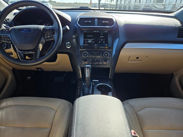 Used 2016 Ford Explorer XLT w/ Equipment Group 202A FWD image 17