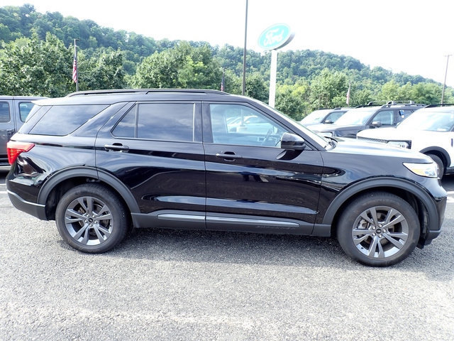 Certified 2023 Ford Explorer XLT w/ Equipment Group 202A AWD/4WD image 7