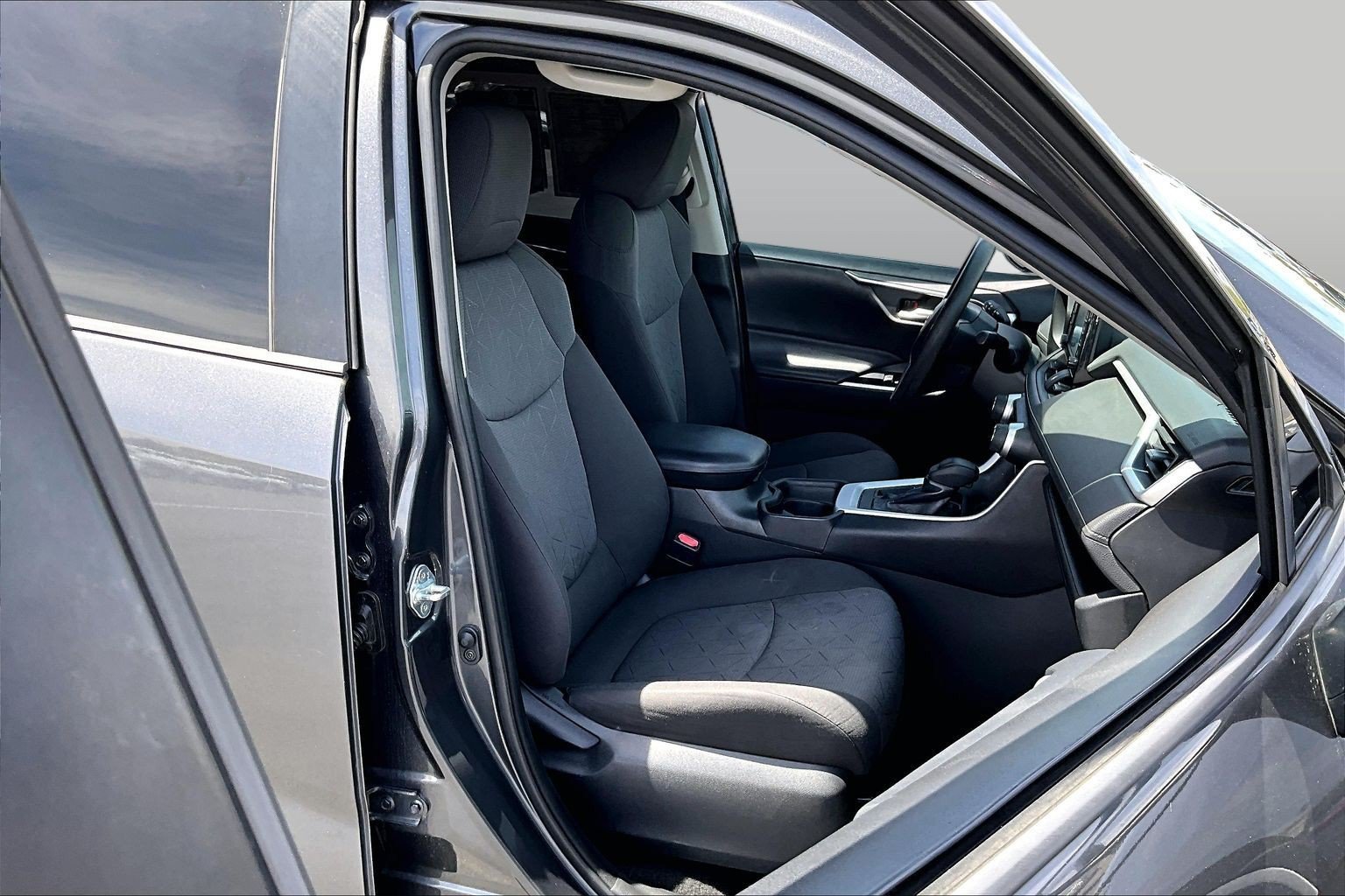 Used 2021 Toyota RAV4 XLE FWD image 7