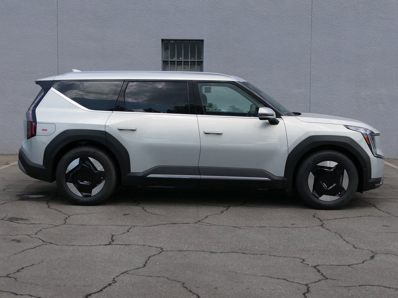 New 2026 Kia EV9 Wind image 2