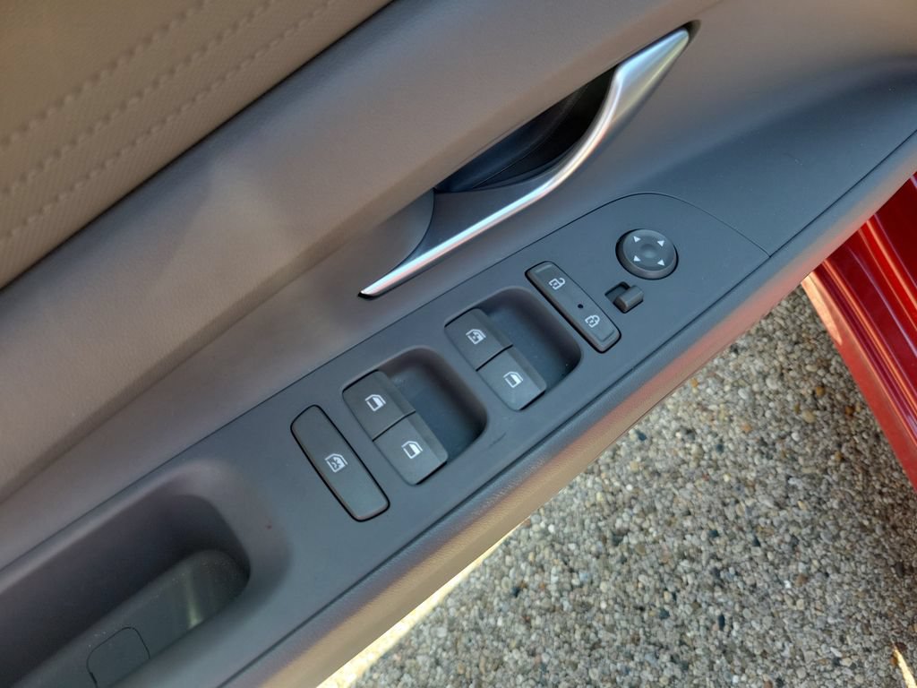 Used 2023 Hyundai Elantra SEL w/ Cargo Package FWD image 19