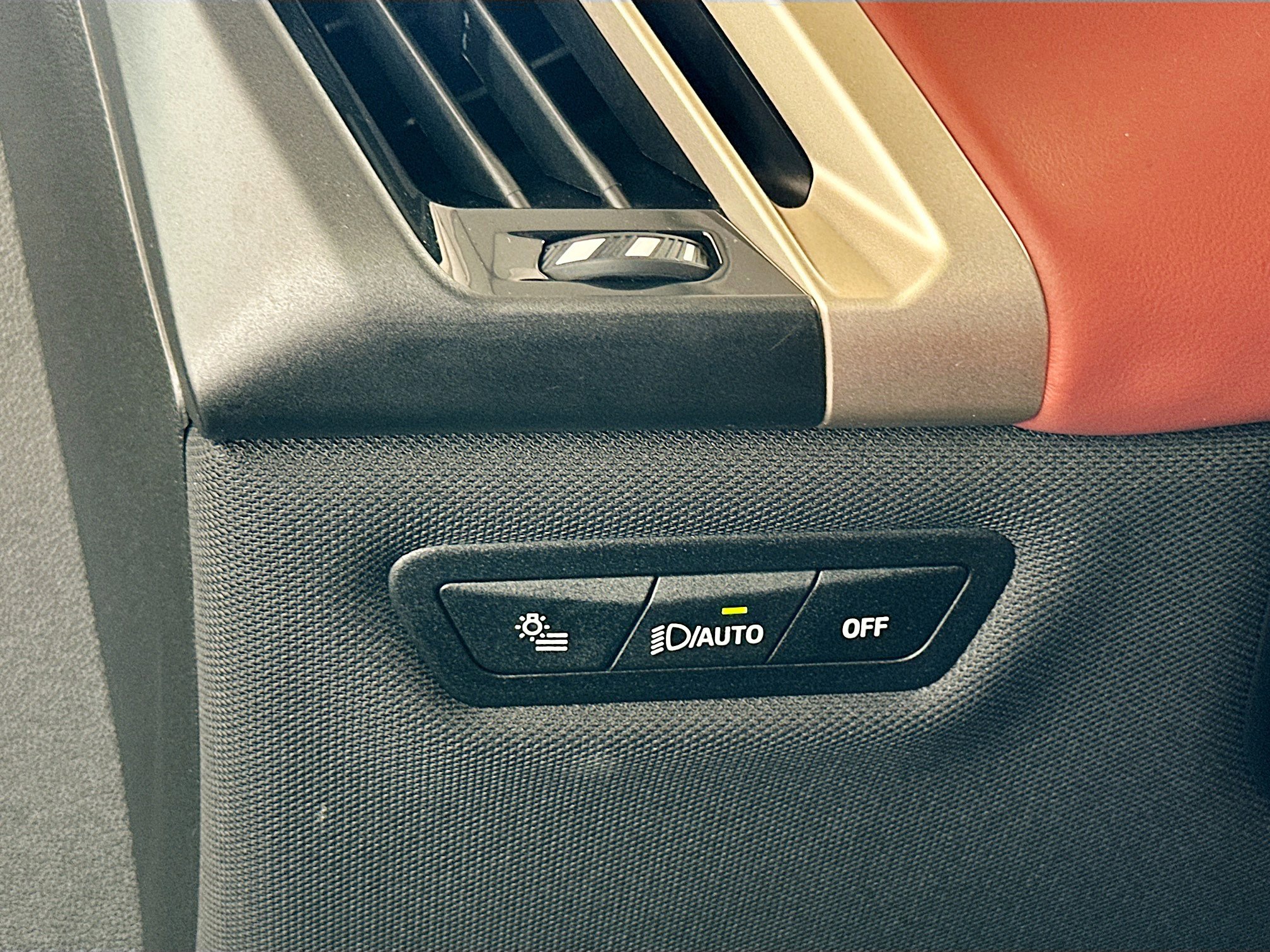 Certified 2025 BMW iX xDrive50 AWD/4WD image 10