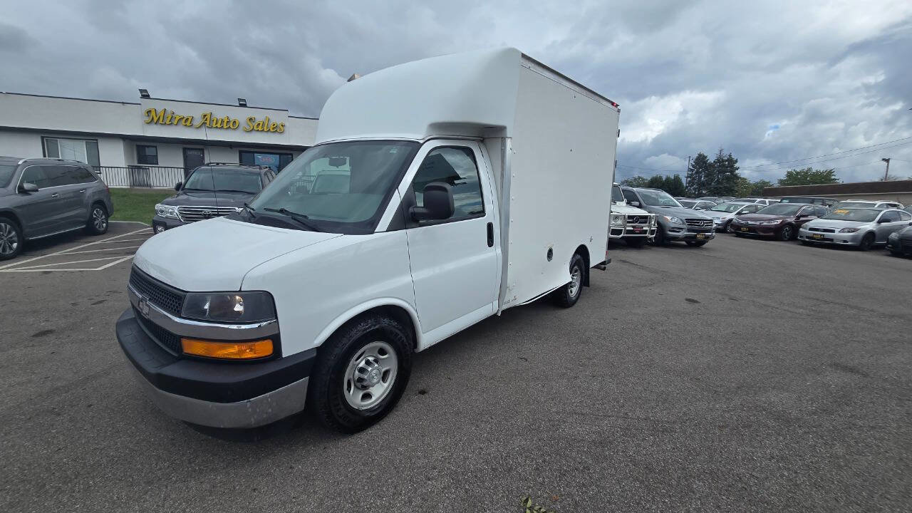 Used 2017 Chevrolet Express 3500 w/ Chrome Appearance Package image 3
