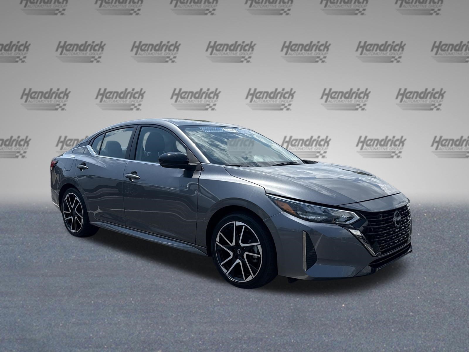 Used 2025 Nissan Sentra SR FWD image 2