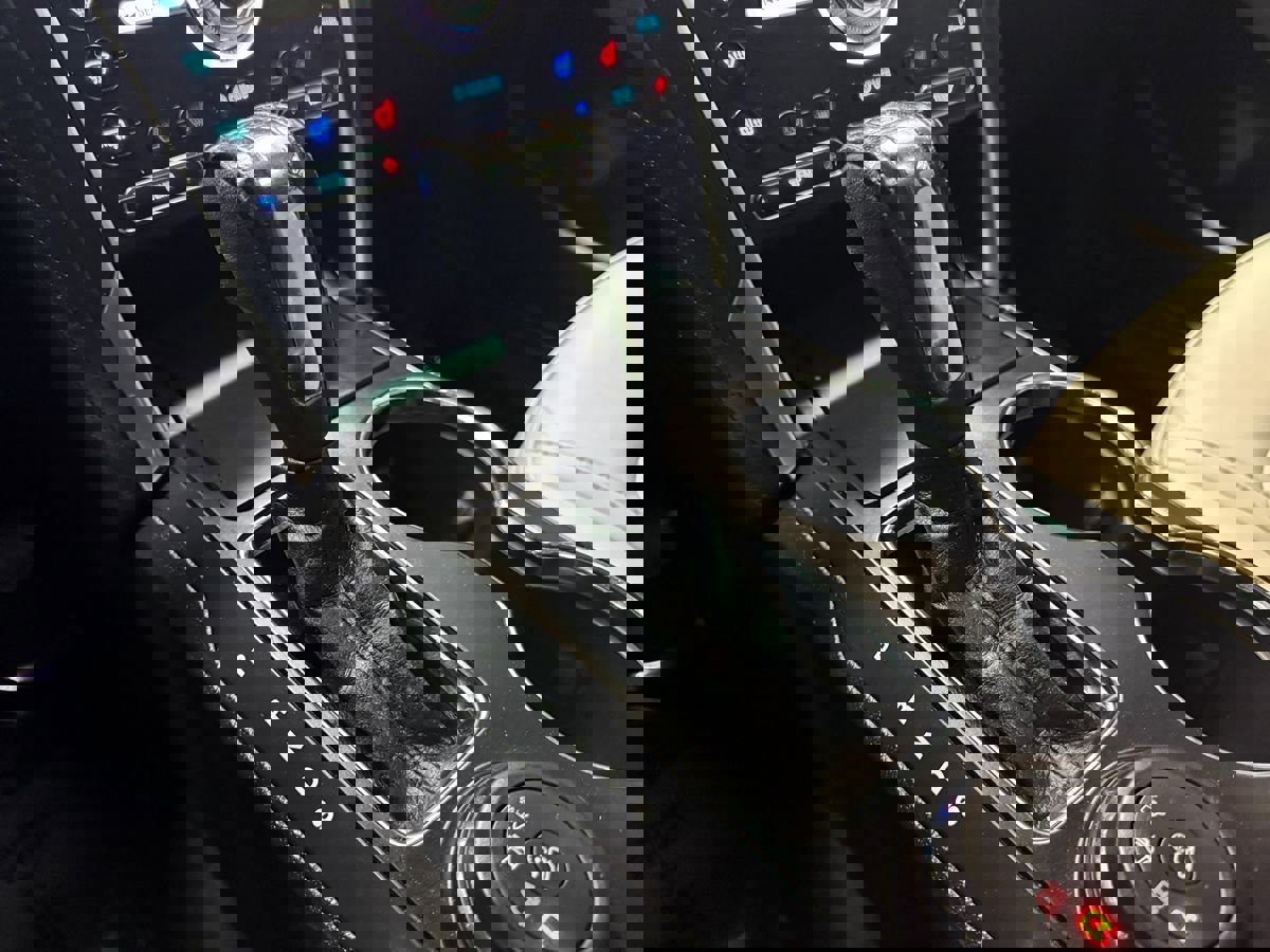 Used 2016 Ford Explorer Platinum image 32