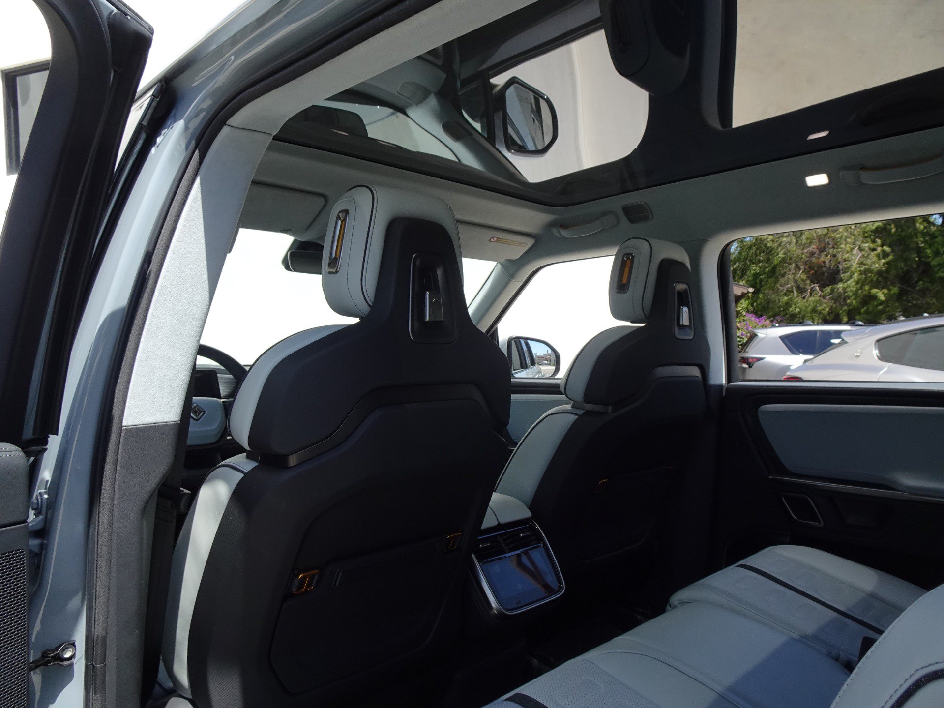 Used 2024 Rivian R1S Adventure AWD/4WD image 20