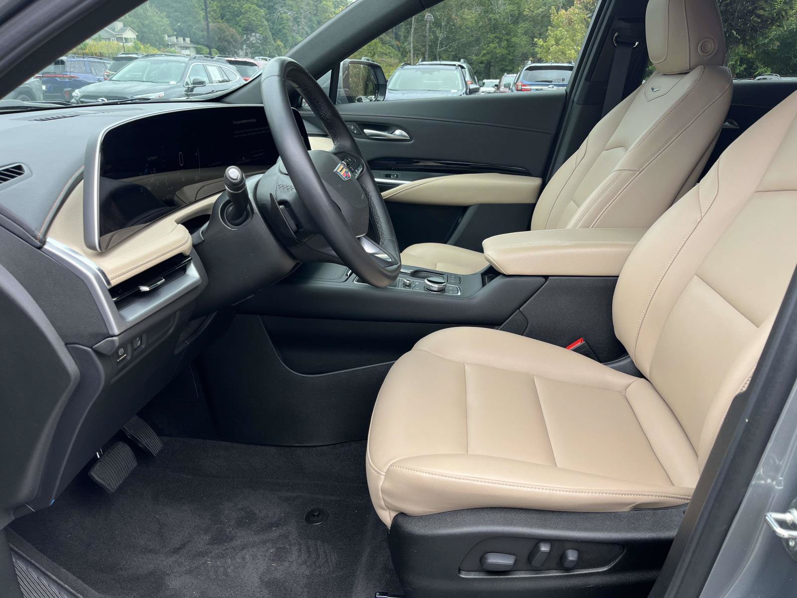 Used 2024 Cadillac XT4 Luxury w/ Trailering Package FWD image 13