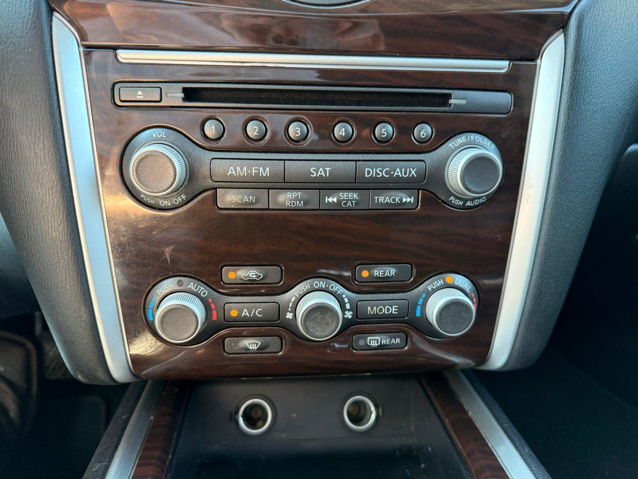 Used 2013 Nissan Pathfinder Platinum w/ Platinum Premium Pkg FWD image 20