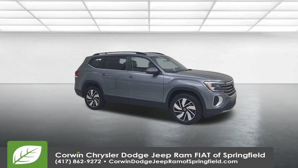 Used 2025 Volkswagen Atlas SE image 2